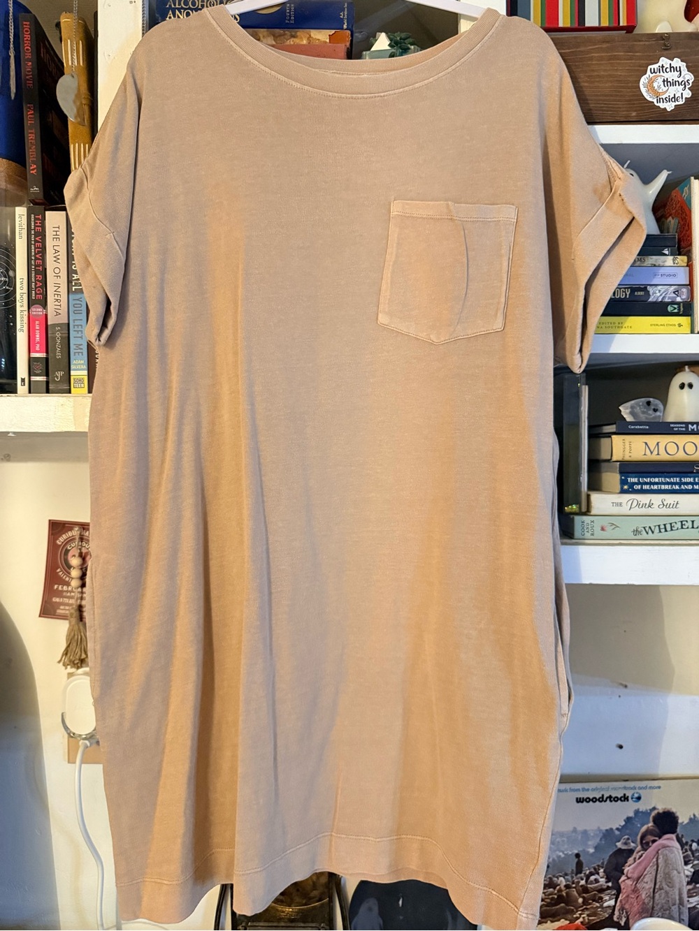 Double Zero Men's Short-Sleeve Pocket Tee in Light Tan